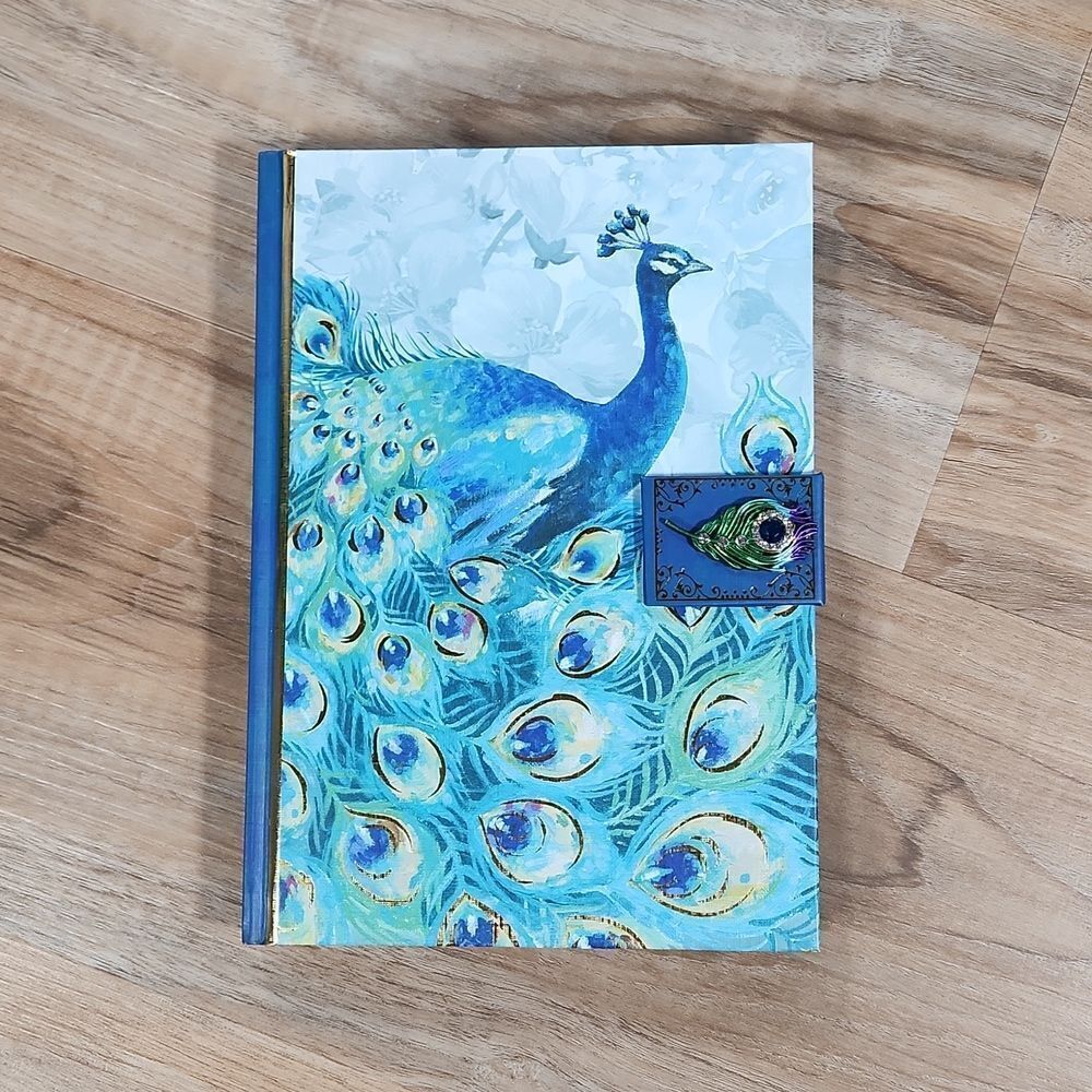 🔸️NWOT Emerald Peacock w/Magnetic Brooch Fastener Journal